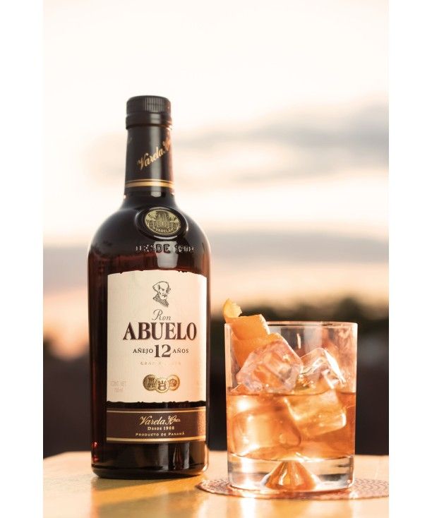 ABUELO RON 12 Years with case 70cl.